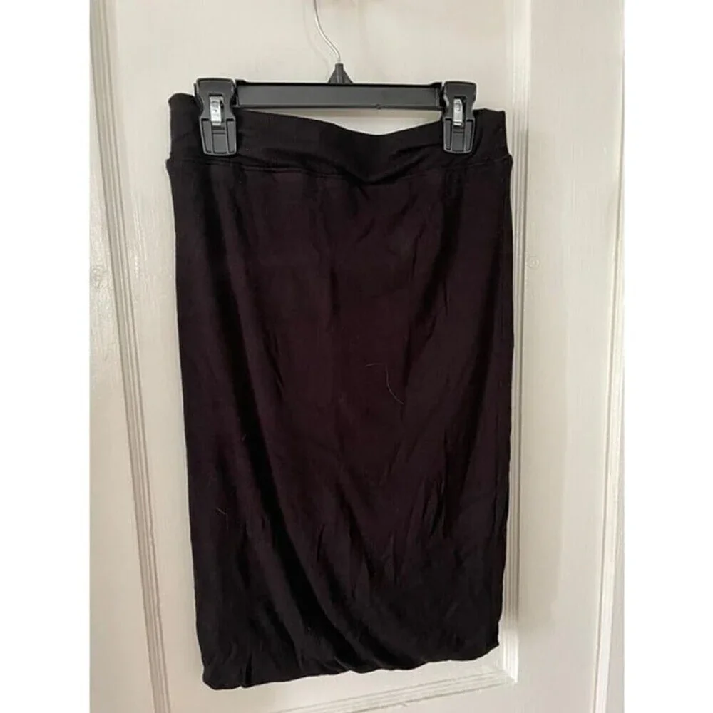 Tahari Women's size Small Black Skirt